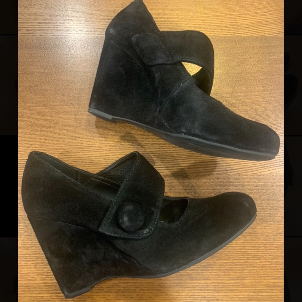 Born Crown Black Suede Mary Jane Wedge SZ 9